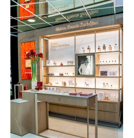 Creative Design Custom Modern Retail Wooden Cosmetic Display Shelves