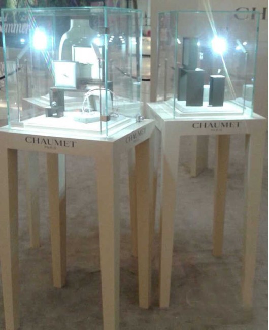 Retail Modern Custom Portable White Jewellery Display Showcase For Sale
