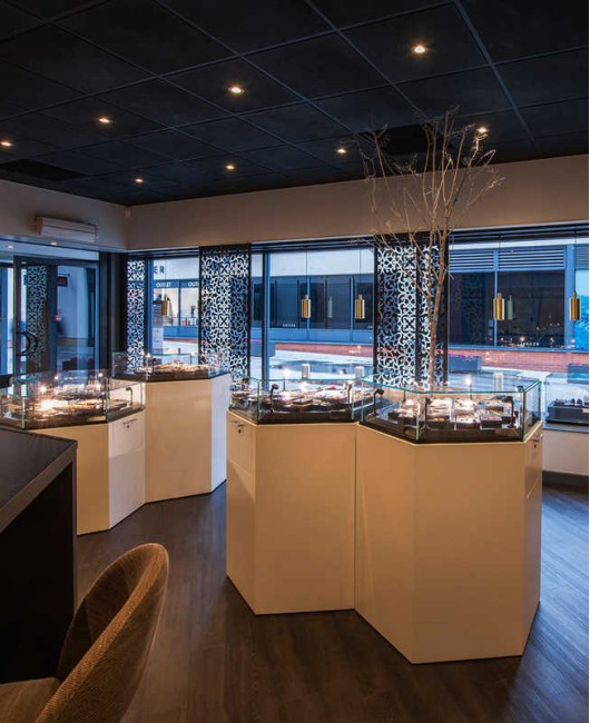 Commercial Modern Custom Retail White Jewellery Pedestal Display Showcase