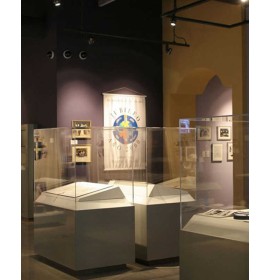 Creative Design Modern Custom Museum Display Cases