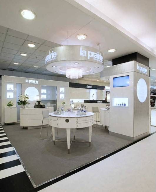 Creative Design Custom Modern Retail White Cosmetic Display Showcase Wooden Makeup Display Kiosk