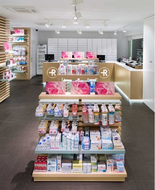 Custom Creative Modern Retail Medical Showroom Design