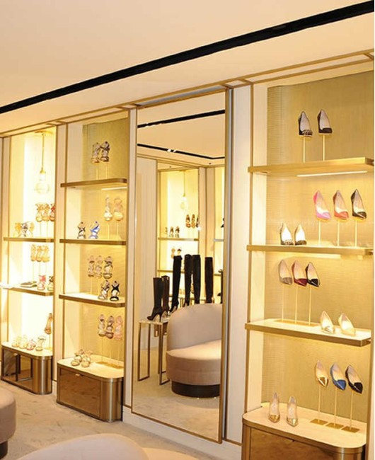 Design creativ de lux, magazin de bijuterii din sticlă din lemn, vitrină