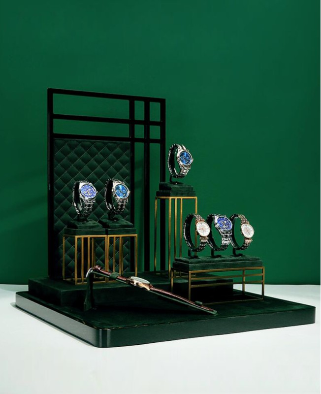 New High End Green Watch Display Set For Sale
