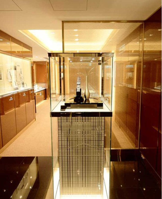 HIgh End Modern Retail Watch Shop Glass Pedestal Showcase